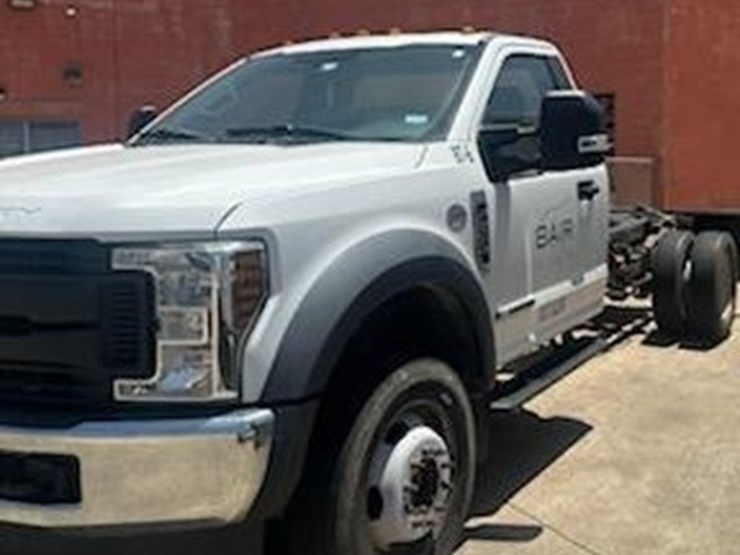2019-ford-f550-image-1