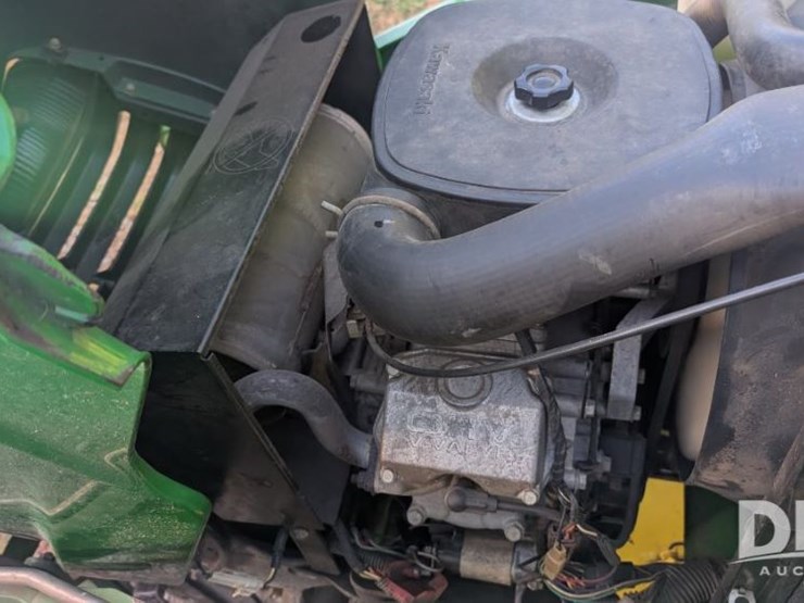 john-deere-x585-image-12