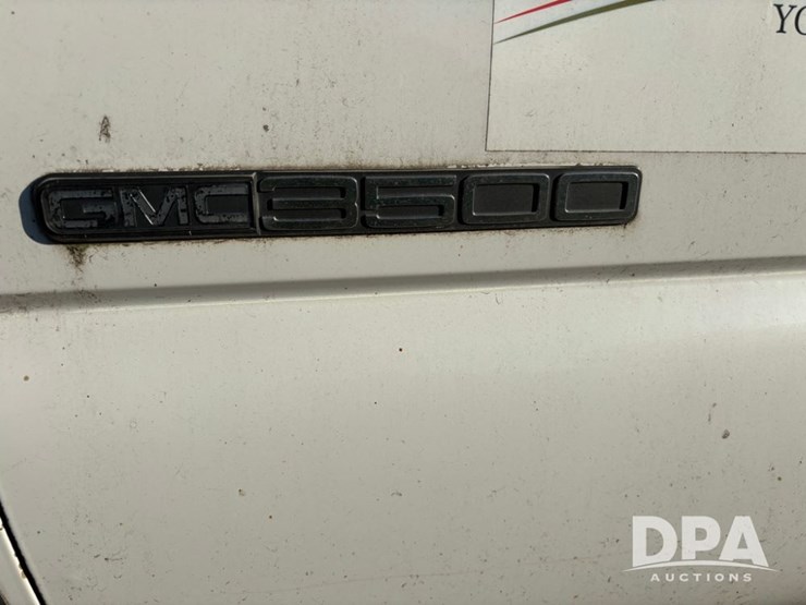 2001-gmc-3500-image-16