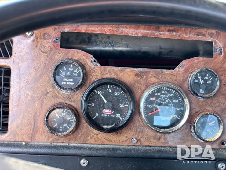 2001-peterbilt-357-image-70