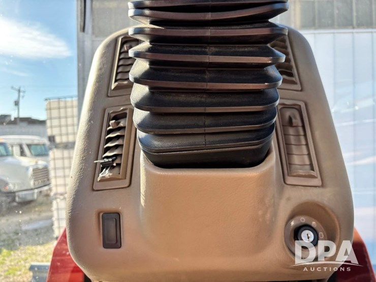 2015-case-ih-patriot-4440-image-110