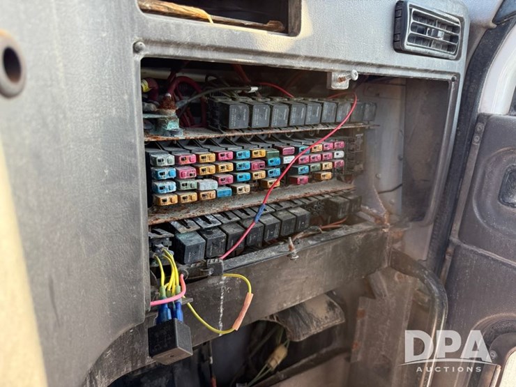 2002-international-9100i-cab/chassis-(np6156,-unit-286)-image-65