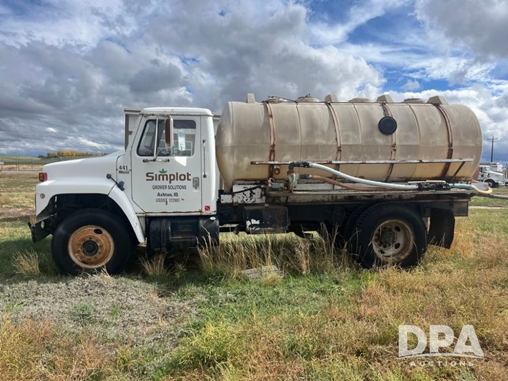 1982-international-s1900-image-1