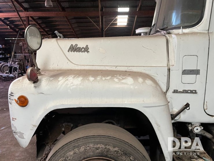 1977-mack-r600-image-12
