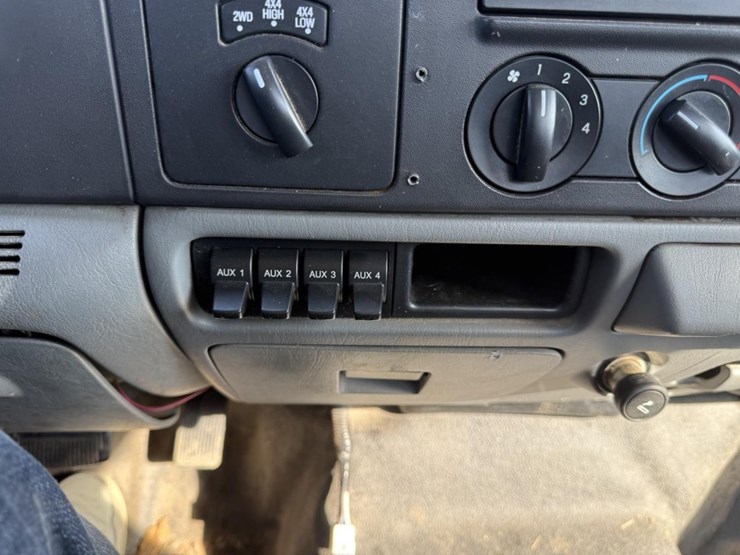 2005-ford-f250-image-32