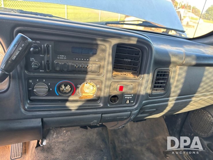 2001-gmc-3500-image-36