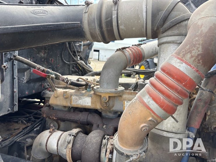 2001-peterbilt-357-image-30