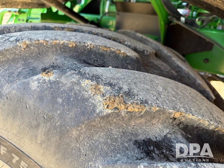 2023-john-deere-800r-image-47