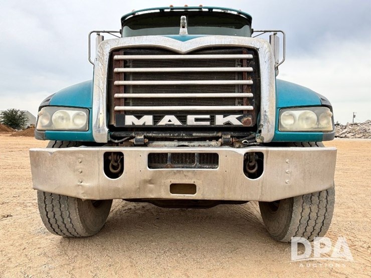 mack-granite-gu713-image-24