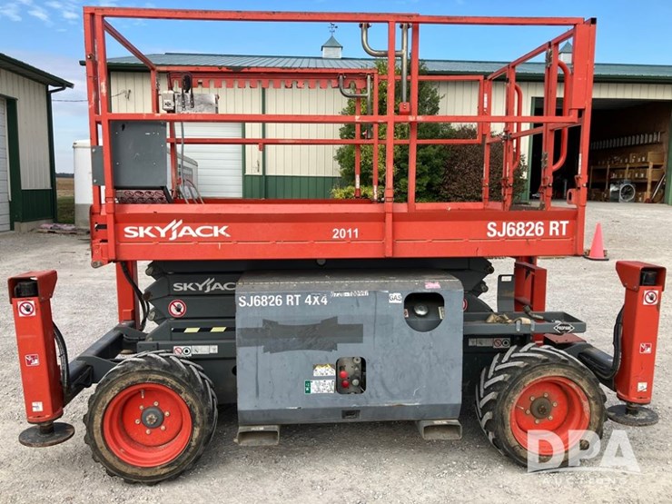2017-skyjack-sj6826rt-image-1