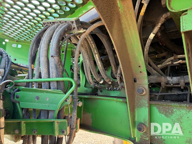 2021-john-deere-r4044-image-109