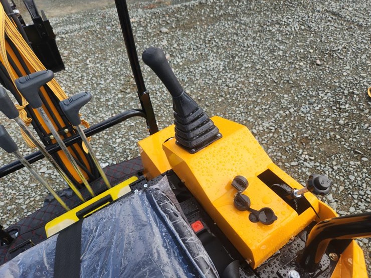 #6453-•-unused-future-ft15j-mini-excavator-image-15