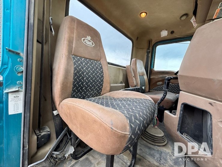 mack-granite-gu713-image-120