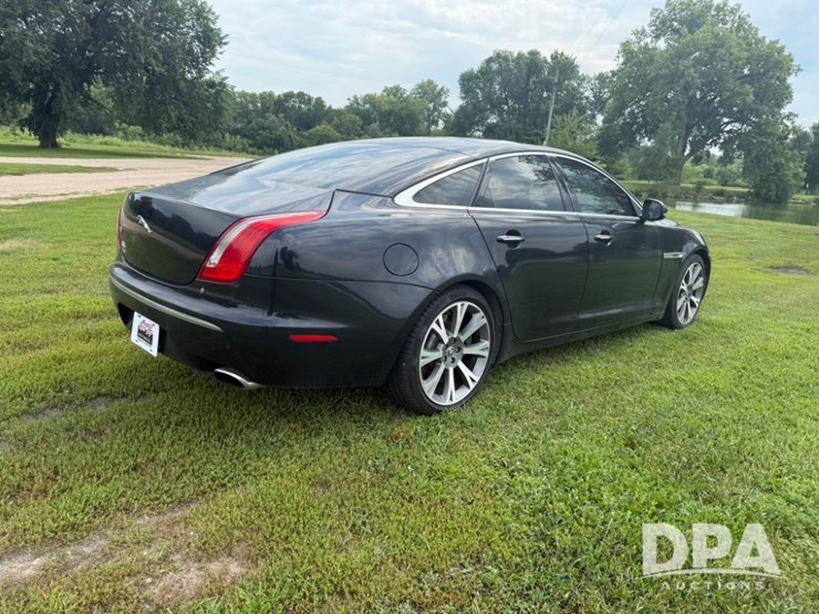2012-jaguar-xj-sedan-(lld1443)-image-3