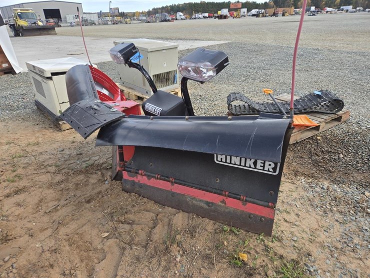 #6906-•-approx.-90"-hiniker-snow-v-plow-w/lights-image-1