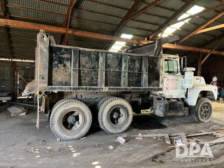 1977-mack-r600-image-7