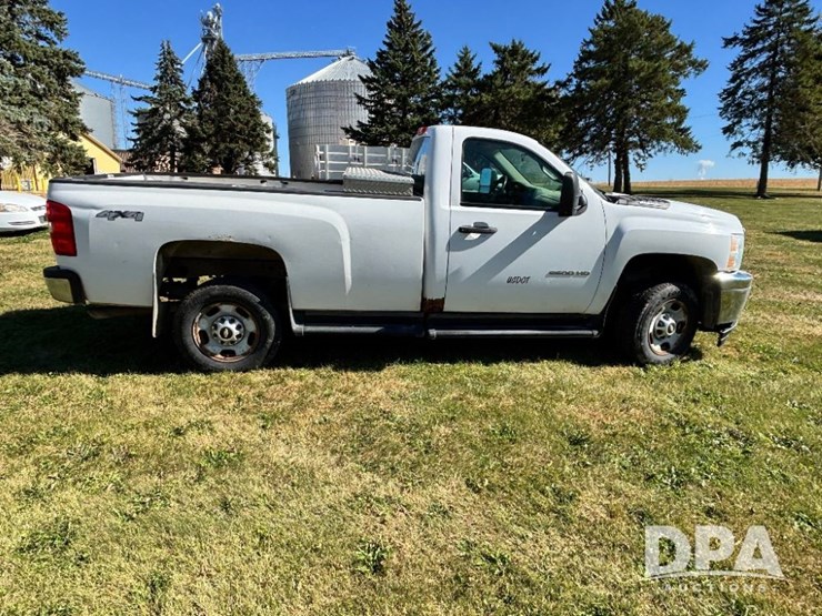 2012-chevrolet-2500hd-image-3