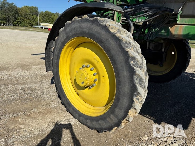 2021-john-deere-r4044-image-52