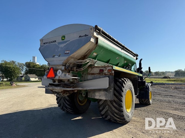 2021-john-deere-f4365-image-11