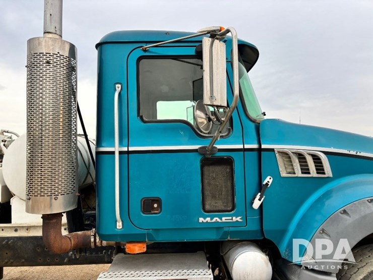 mack-granite-gu713-image-93