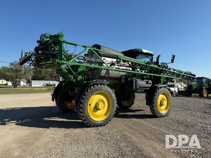 2022-john-deere-412r-image-11