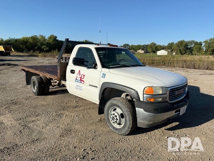 2002-gmc-3500-image-2