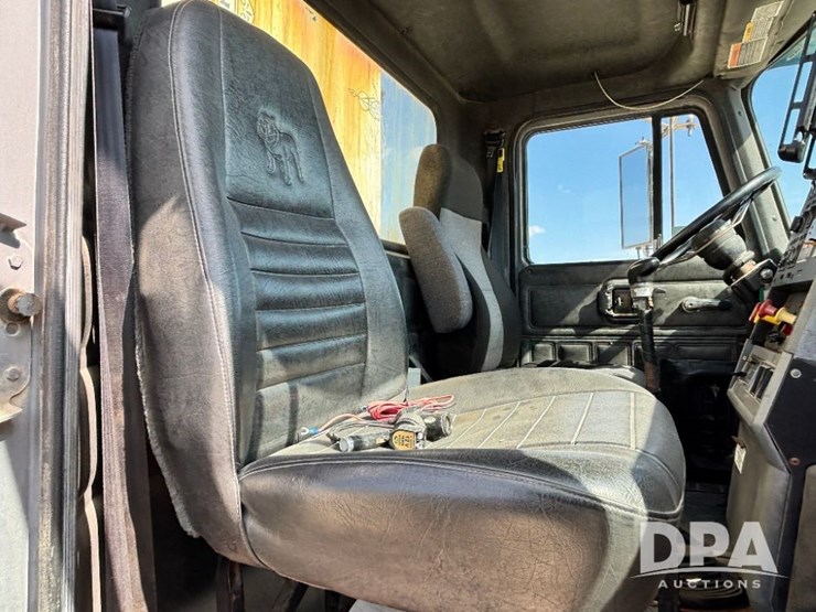 2000-mack-ch613-image-48