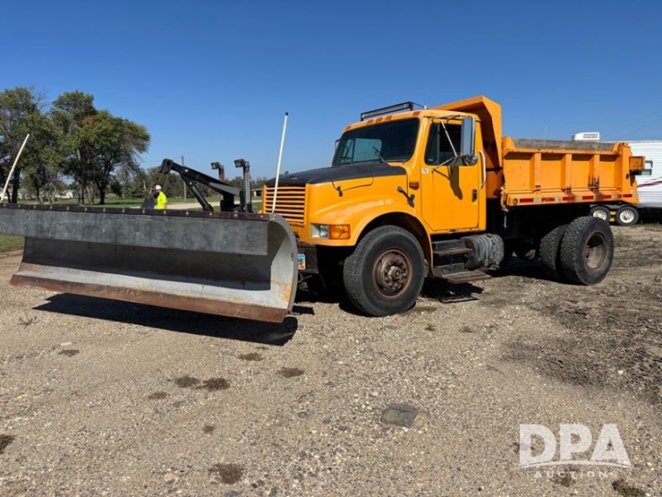 1990-international-4700-image-1