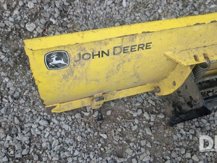 john-deere-x585-image-4