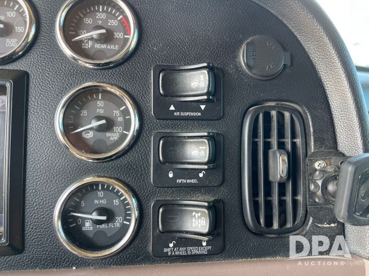 2014-peterbilt-386-image-61
