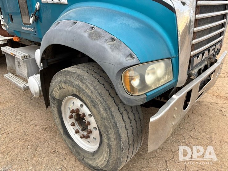 mack-granite-gu713-image-96