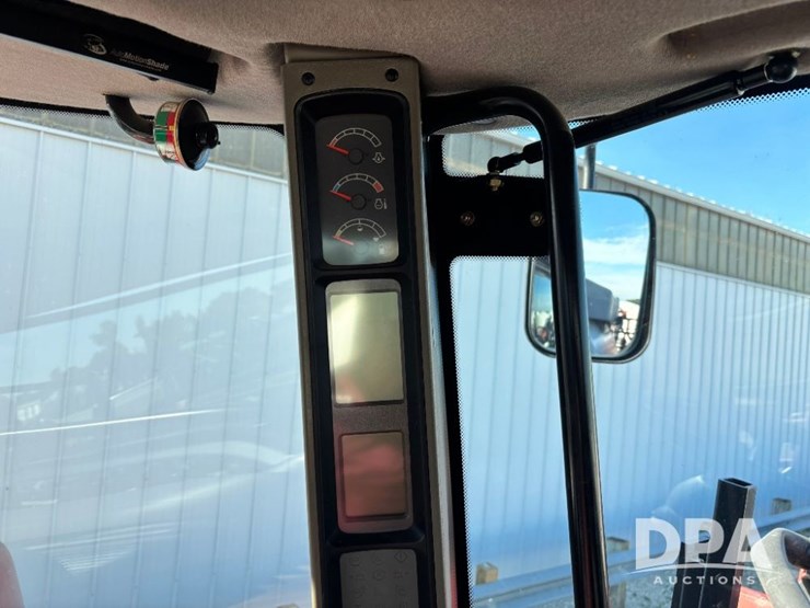 2015-case-ih-patriot-4440-image-113