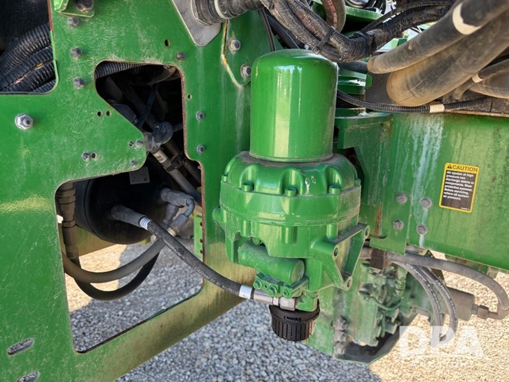 2023-john-deere-800r-image-93
