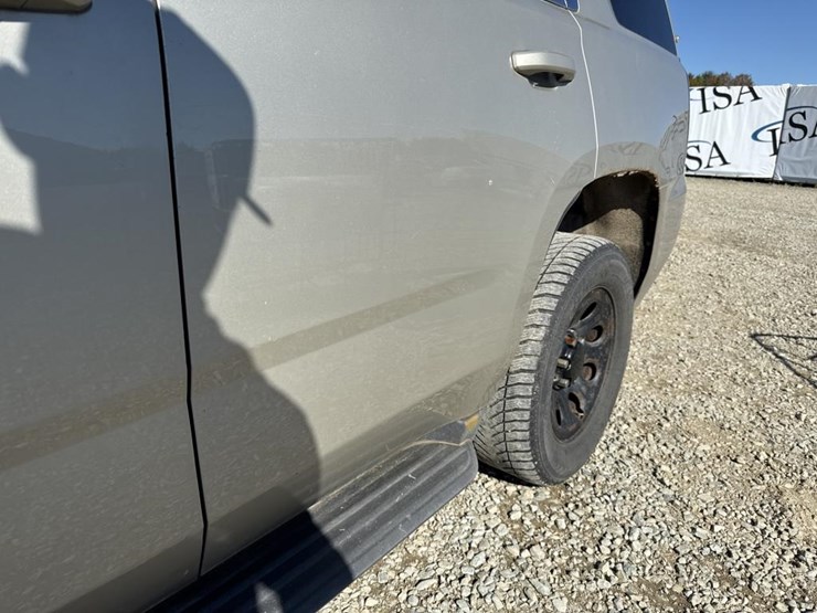 2015-chevrolet-tahoe-image-18