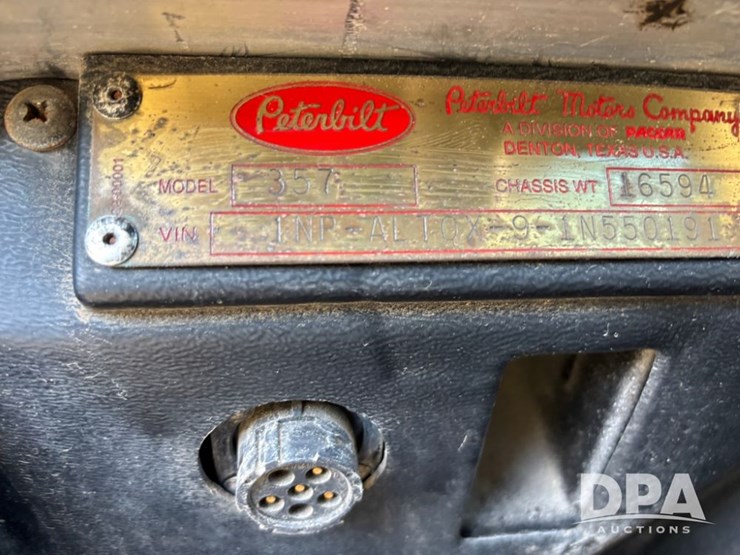 2001-peterbilt-357-image-73