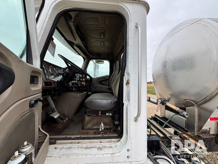 2007-ihc-9200i-liquid-nurse-truck-(gp11642,-unit-505)-image-74