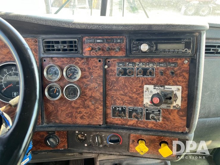 2002-kenworth-t800-image-57