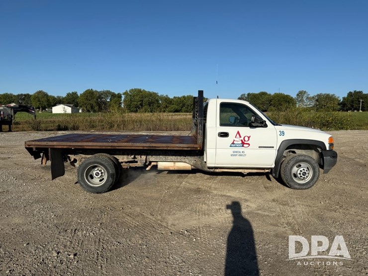 2002-gmc-3500-image-7