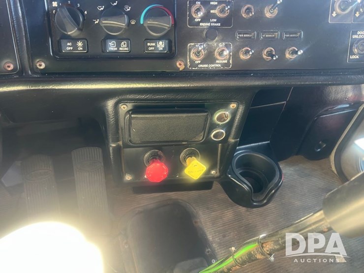 peterbilt-379-image-17