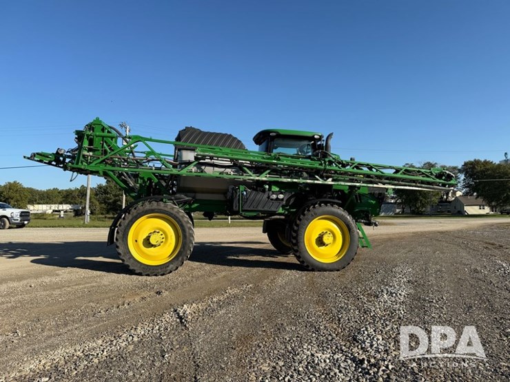 2021-john-deere-r4044-image-6