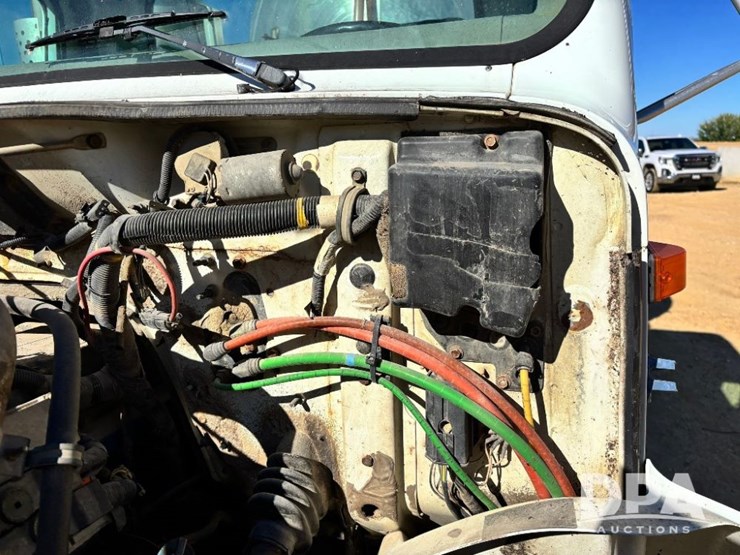 1999-ihc-4700-liquid-nurse-truck-(gp11652,-unit-126458)-image-57