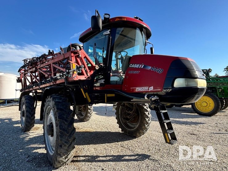 2015-case-ih-patriot-4440-image-4