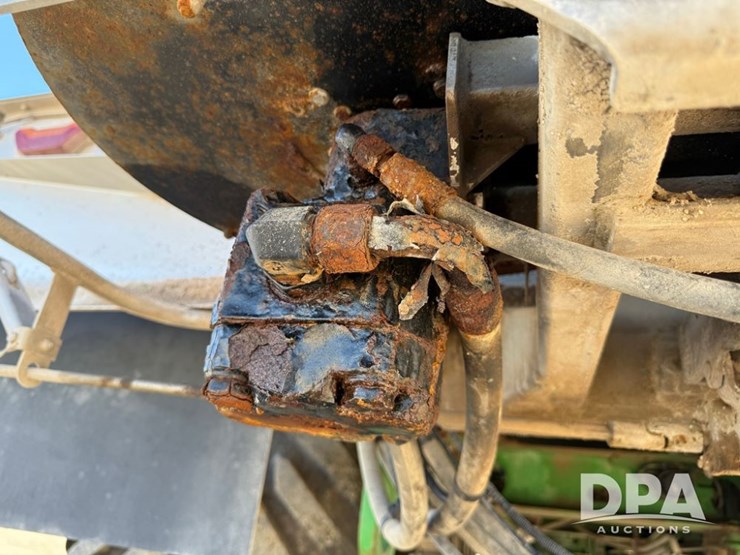 2023-john-deere-800r-image-68