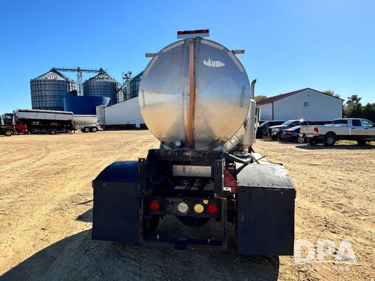 1999-ihc-4700-liquid-nurse-truck-(gp11652,-unit-126458)-image-9