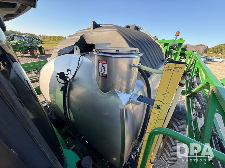 2021-john-deere-r4044-image-123