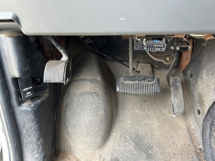 2006-ford-e350-image-40