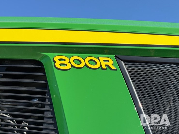 2023-john-deere-800r-image-104