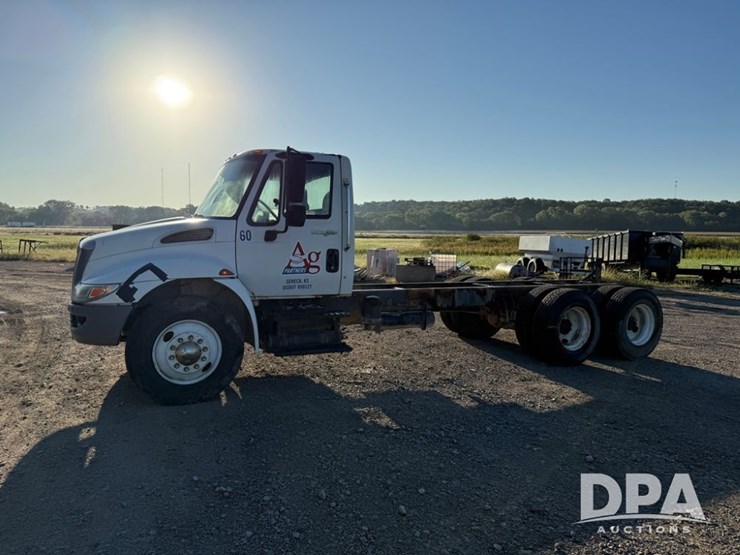 2002-international-durastar-4400-image-18