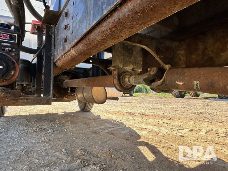 1999-ihc-4700-liquid-nurse-truck-(gp11652,-unit-126458)-image-33