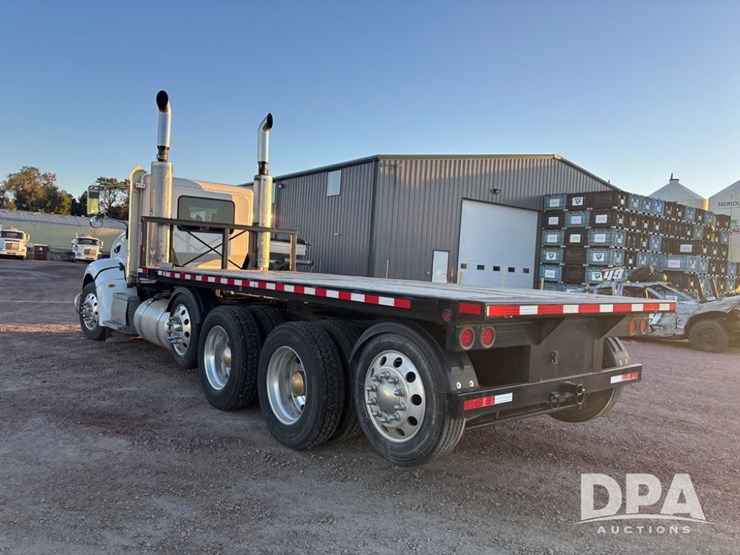 2008-peterbilt-386-image-11